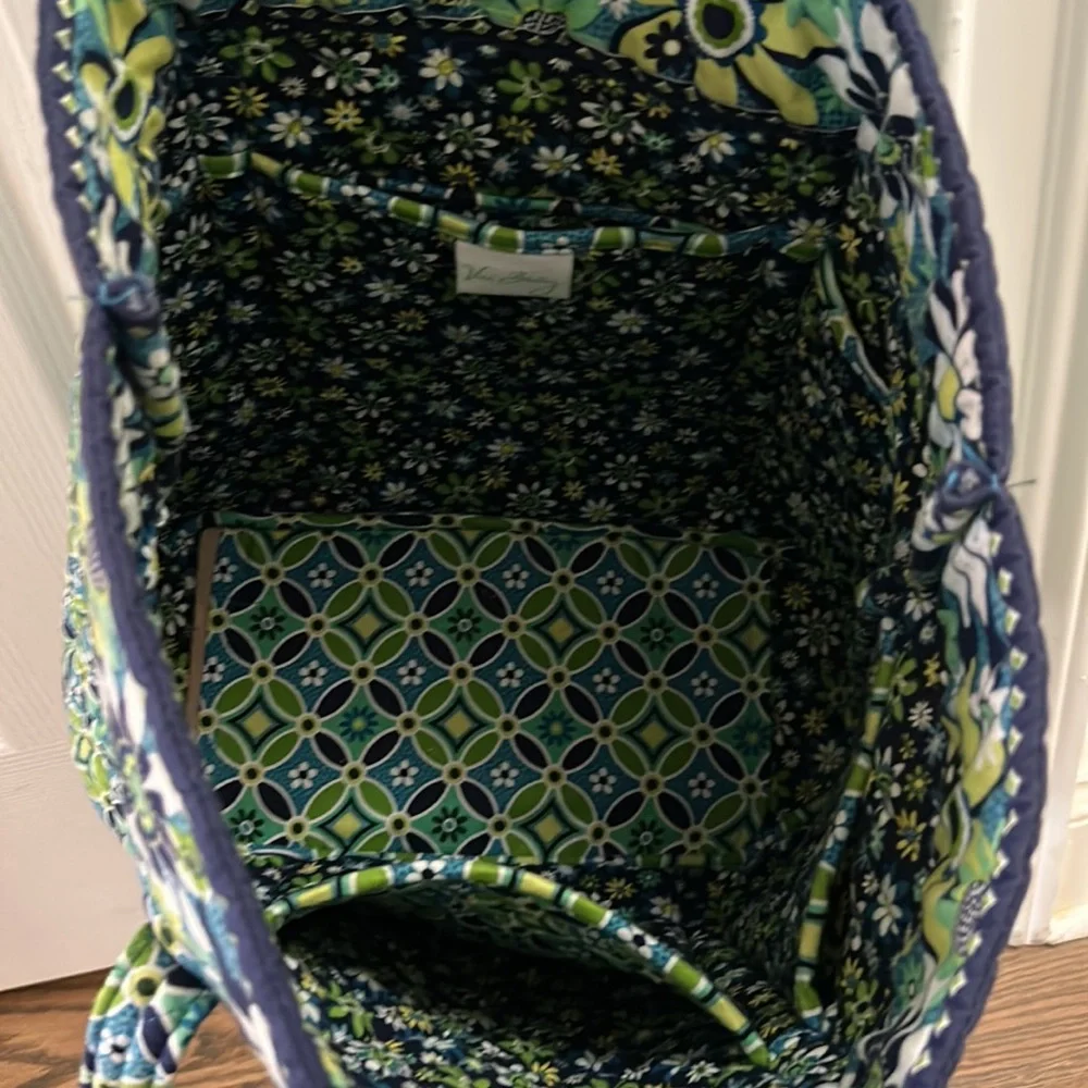 Vera Bradley Tote - Picture 4 of 6